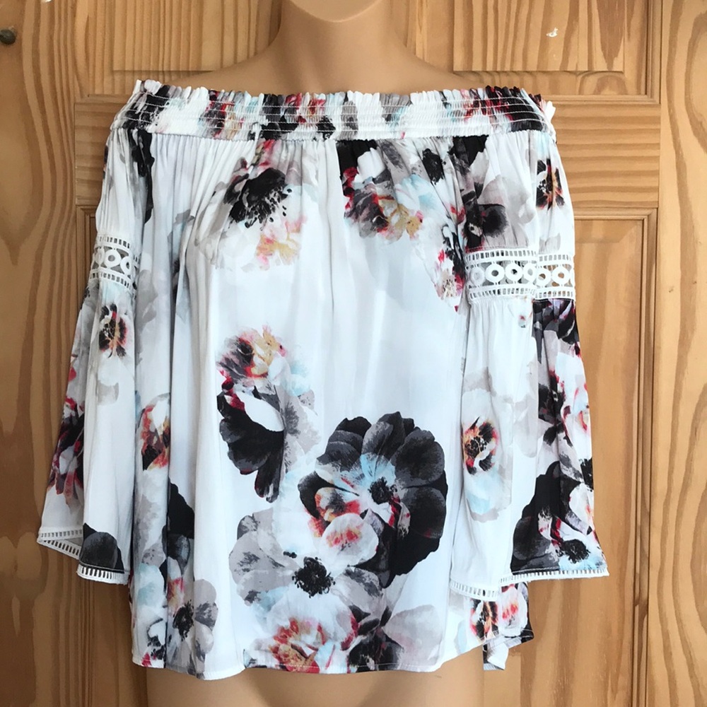 NWOT Jennifer Lopez off shoulder top
